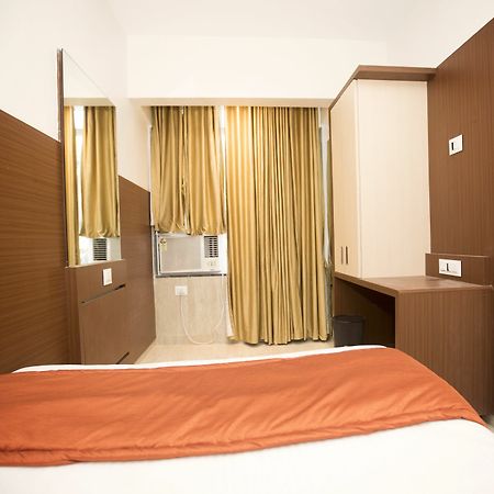Hotel Spring Inn Мумбаї Екстер'єр фото