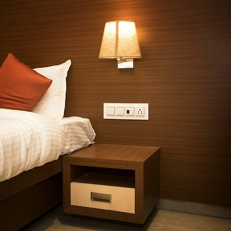 Hotel Spring Inn Мумбаї Екстер'єр фото