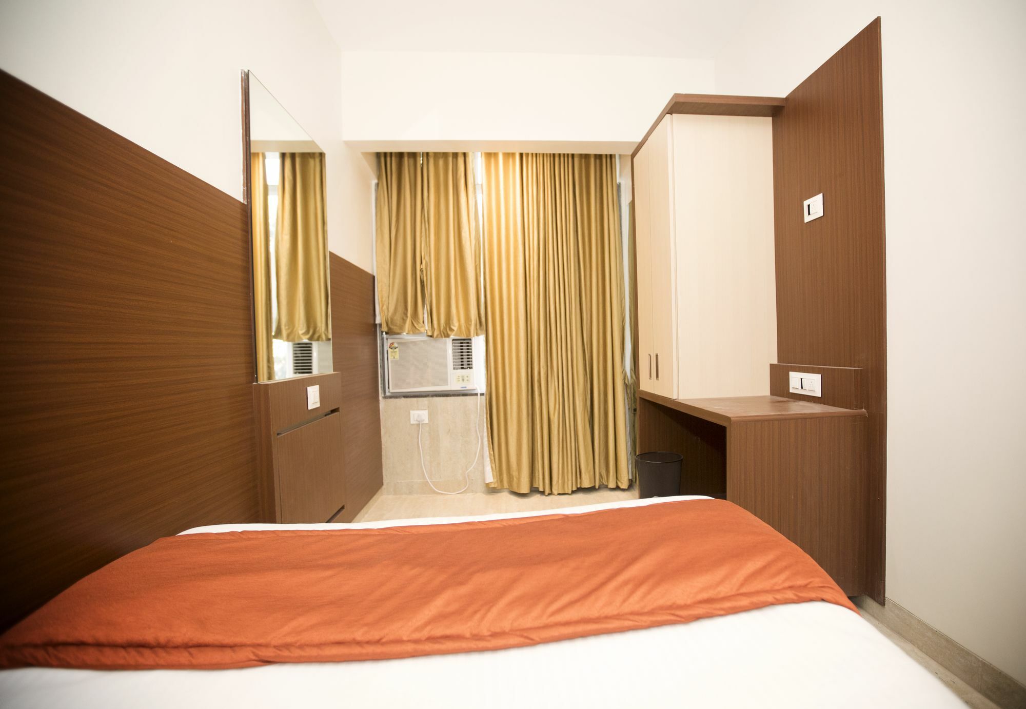 Hotel Spring Inn Мумбаї Екстер'єр фото